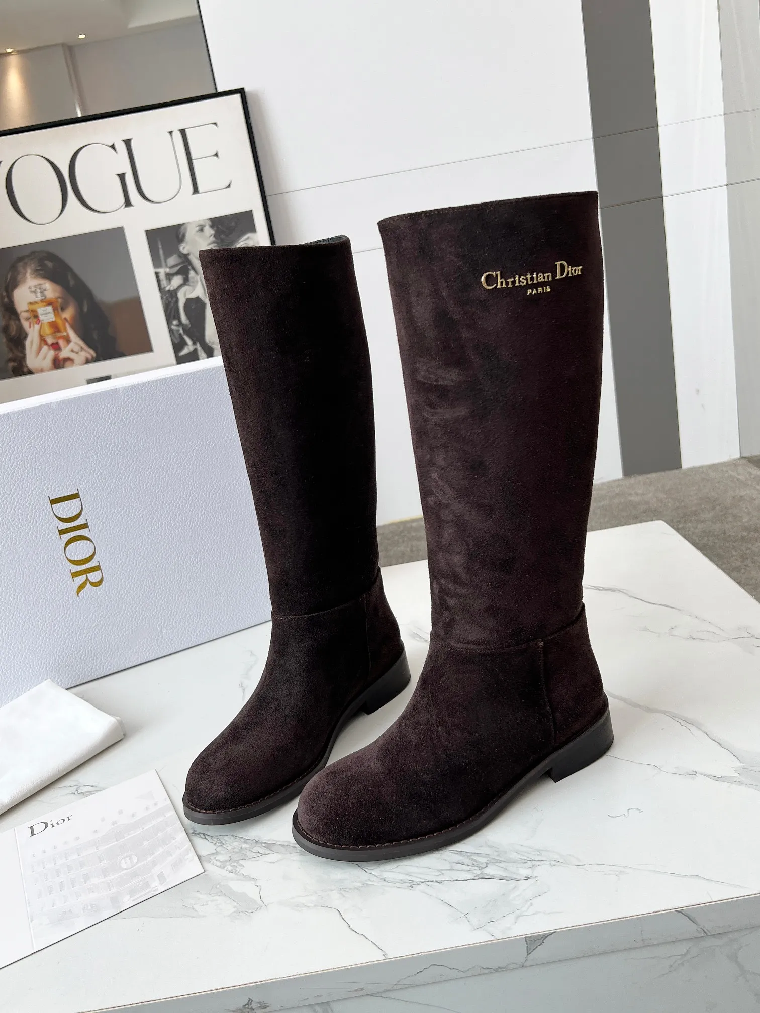 👟👟Ex-factory price 820👟👟 Dior 2025ss retro British style brogue new knight boots 👢👢 萱-shaped versatile thin feet yyds. The shape is three-dimensional and full, handsome and comfortable on the feet. A very retro style, full of aura single product, very novel design style, perfect details, cool and trendy 💯 trendy outsole, Inner lining: beef ribs Size: 35-40 (customized size 40-41)